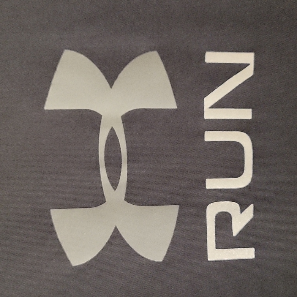 Under Armour Run Short Sleeve - Black - Large - Picture 6 of 15